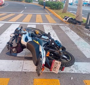 ¡JOVEN ‘JINETE DE ACERO’ HERIDO POR PALMERAZO!