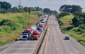 ¡PROTESTAN CON MARCHA LENTA! - POR LA INSEGURIDAD EN VERACRUZ