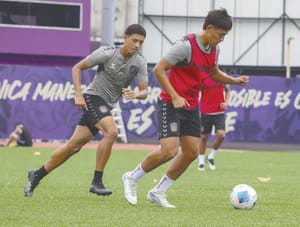 ¡RACING VISITA A LOS JAGUARES EN LA PREMIER!