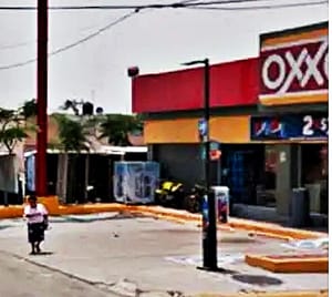 ¡MALANDROS ATRACAN UN ‘OXXO’ EN EL OASIS!