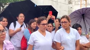 ¡ENFERMERAS DEL BIENESTAR EXIGEN QUE YA NO LES MOCHEN SU SUELDO!