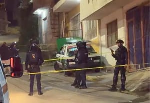 ¡MATAN A TAXISTA EN XALAPA! - DOS SUJETOS LO ATACARON A BALAZOS DESDE UNA MOTOCICLETA