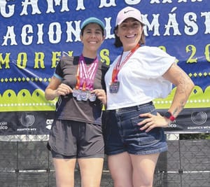 ¡IMPONE VERACRUZANA RÉCORD NACIONAL MASTER DE NATACIÓN!