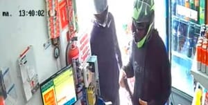 ¡VECINOS DETIENEN A DOS JÓVENES CUANDO ASALTABAN UN SIX!