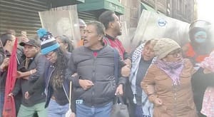 ¡LOS MAESTROS DE LA CNTE CERCAN PALACIO NACIONAL!