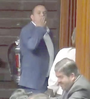 ¡CUAUHTÉMOC BLANCO MANDA BESO A DIPUTADA!