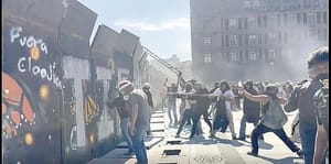 ¡DERRIBAN VALLAS EN PALACIO NACIONAL!