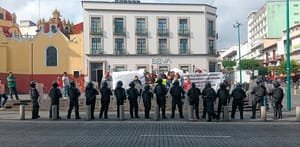 ¡LOS QUITAN! - CON GRANADEROS