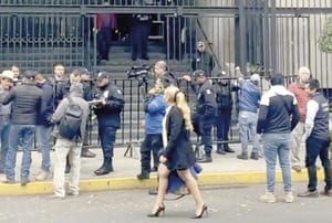 ¡TRANSPORTISTAS Y PRODUCTORES CONTINÚAN NEGOCIACIÓN EN SEGOB!