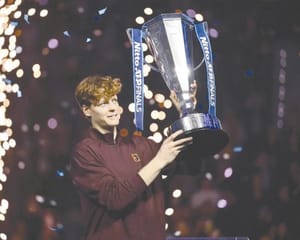 ¡SINNER VENCE A ALCARAZ Y DEFIENDE TÍTULO DEL ATP FINALS!