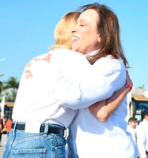 ¡Y NAHLE SE JALA A PATY! - *Al banderazo de los camiones híbridos “Ulúa”