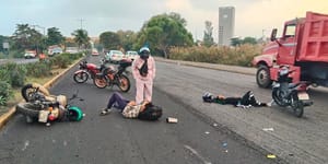 ¡CHUZA DE MOTOCICLISTAS FRENTE A GEO DEL PUERTO!