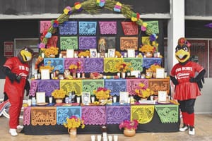 ¡EL ÁGUILA RINDE ALTAR A LEYENDAS EN DÍA DE MUERTOS!
