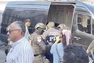 ¡TRASLADAN A 15 JÓVENES DETENIDOS EN MARCHA DE LA GEN-Z AL RECLUSORIO!