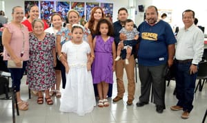 REALIZAN SU PRIMERA COMUNIÓN