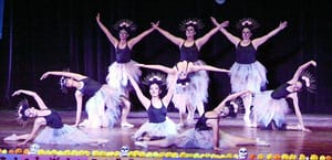 PRESENTAN “ALTAR DE DANZA” PARA FIELES DIFUNTOS