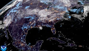 ¡SE ACERCA SISTEMA FRONTAL A COSTAS DE TEXAS! - *NEBLINOSO CON BOCHORNO Y CIRRUS
