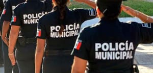 ¡VÁNDALOS ROMPEN CRISTAL PARA ASALTAR UN OXXO DE TARIMOYA!