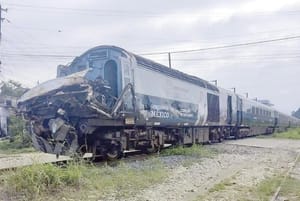 ¡CHOCA EL TREN INTEROCEÁNICO CON TRÁILER EN CHIAPAS!