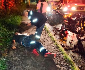 ¡MOTOCICLISTA EBRIO DERRAPA Y LE ROBAN EL CELULAR Y LA CARTERA!.