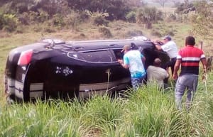 ¡AUTO JAPONÉS VOLCÓ EN ALVARADO!