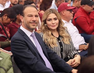 ¡MARYJOSE PIDE LICENCIA!