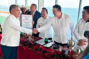 EMILIO MORALES FUE RECONOCIDO POR JUAN JOSÉ SIERRA...