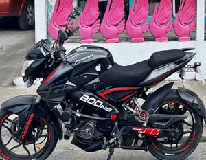 ¡ROBAN MOTO DEPORTIVA FRENTE A PLAZA URBAN!