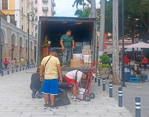 ¡COMIENZAN A DESOCUPAR EL PALACIO!