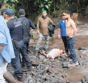 ¡CAMPESINO Y SU CABALLO MUEREN ARRASTRADOS EN UN ARROYO!