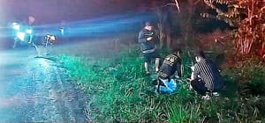 ¡PAREJA DE NOVIOS CHOCAN CON BECERRO Y DERRAPAN 50 METROS!