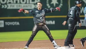 ¡UNA HISTORIA LLAMADA BÉISBOL! | DE LA COMARCA A LA GRAN MANZANA - Nick Torres acaba de escribir una de esas historias que el beisbol siempre guarda para los que no se rinden, porque a los 32 años y después de picar piedra por todos lados, hoy firma con…