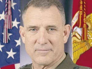 ¡ELIGE TRUMP NUEVO JEFE DE COMANDO SUR PARA AL!