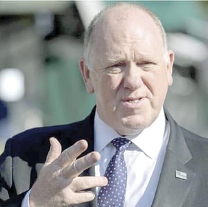 ¡EU PIDE A INMIGRANTES EN EL PAÍS QUE SE "VAYAN A CASA"! - "ES LO MÁS HUMANO QUE PUEDE HACER": HOMAN