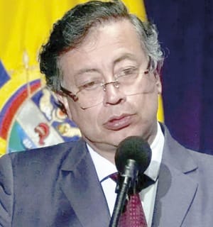 ¡PETRO ELEVA A 23.7% EL SALARIO MÍNIMO EN COLOMBIA!