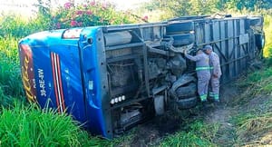 ¡AUTOBÚS VOLCÓ EN PÁNUCO Y DEJÓ SIETE LESIONADOS!