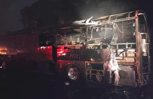 ¡AUTOBÚS TURÍSTICO SE CHAMUSCÓ EN LA AUTOPISTA!