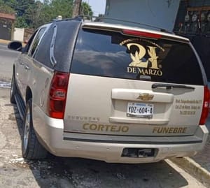 ¡DETIENEN A DOS EMPLEADOS DE LA FUNERARIA POR LLEVARSE AL MUERTO!