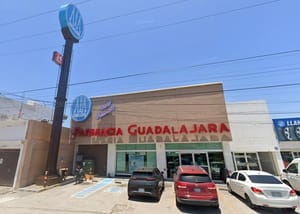 ¡PISTOLEROS ATRACAN 2 SUCURSALES DE FARMACIA GUADALAJARA!