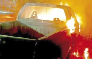 ¡ATACAN VEHÍCULOS Y CASAS DE EX ALCALDE EN PUEBLA!