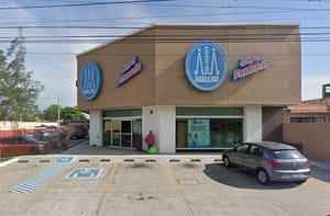 ¡BANDIDOS ROBAN 40 MIL PESOS EN ASALTO A FARMACIA GUADALAJARA!