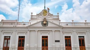 ¡HAY 67 DENUNCIAS POR ACOSO SEXUAL EN EL GOBIERNO DEL ESTADO! - HASTA CON LUPA