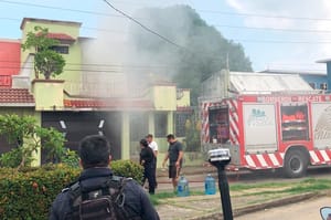 ¡SE INCENDIA VIVIENDA DE ABOGADO EN COATZACOALCOS!