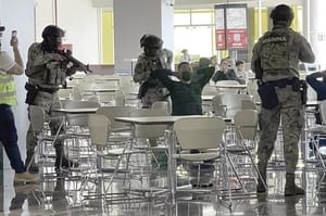 ¡SIMULAN ATAQUE ARMADO CON TOMA DE REHENES EN AEROPUERTO DE TOLUCA!