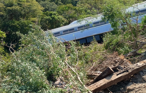 SE DESCARRILA TREN TRANSÍSMICO! En Oaxaca