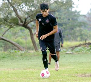 ¡MOUNSTROU MORADO DE LA TDP JUEGA ESTA NOCHE EN CASA!
