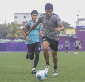¡RACING DE LA TDP VISITA A UNIVERSIDAD DEL GOLFO!