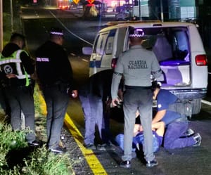 ¡TERMINA LA PARRANDA DÁNDOSE UN TRANCAZO EN LA CARRETERA!