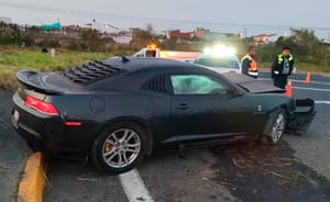 ¡CHOCAN Y ABANDONAN CAMARO EN LA AUTOPISTA VERACRUZ-CARDEL!