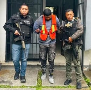 ¡CAZAN AL “GALLO NEGRO”! - ASESINÓ A BALAZOS EN EL 2024 A UN HOMBRE Y A SU SOBRINA MENOR DE EDAD